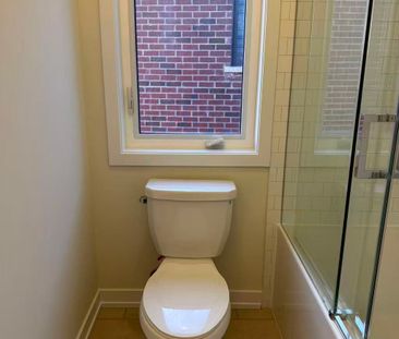 For Lease - 17 Victor Metcalf Lane, Richmond Hill, Ontario - Photo 4