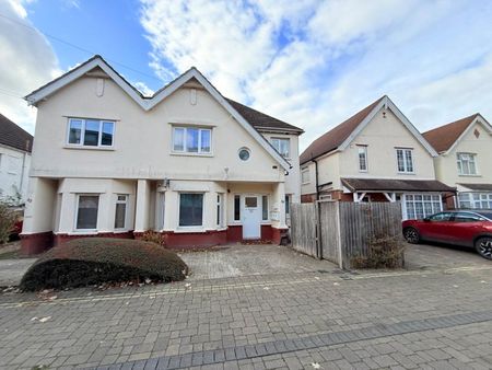 Southern Road, Camberley, Surrey, GU15 - Photo 3