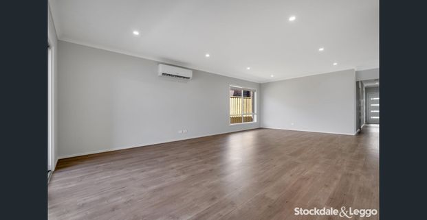 Luxurious Living Awaits in Redstone! - Photo 1