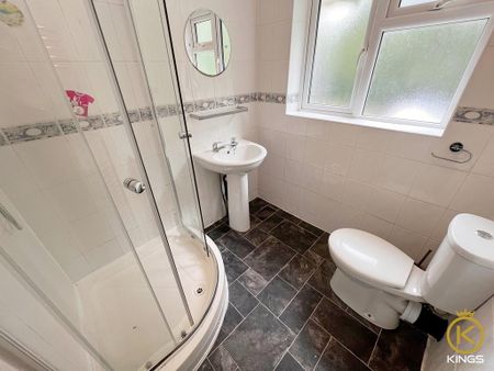 5 bedroom detached house to rent - Photo 2