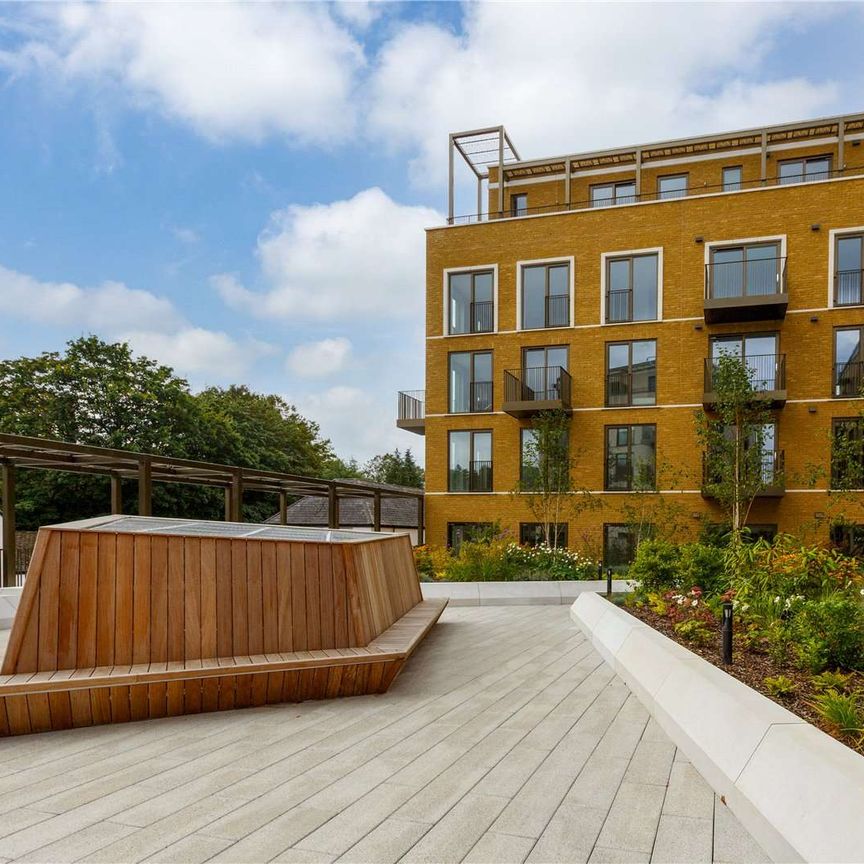 Modern one bedroom apartment in a unique development at the edge of the Pantiles - Photo 1