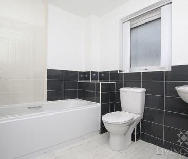 2 bedroom triplex to rent - Photo 5