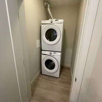 Modern 1BR/In suite laundry/Close to Skytrain/Ceiling fans/No pets - Photo 4