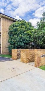 Lovely Unit with Air Conditioning! - Photo 4