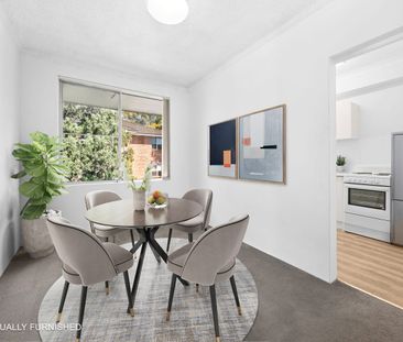 Light-Filled Top Floor Apartment - Photo 2