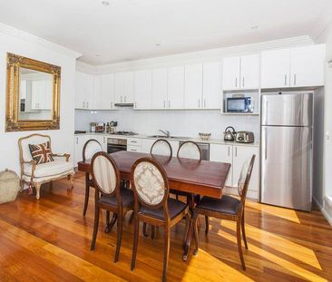 AWESOME TOWNHOUSE IN GREAT LOCATION! - Photo 2