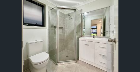 Modern 4 Bedroom Duplex Home in the Kembla Grange Estate - Photo 3