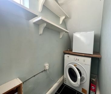 Clockhouse Road, Farnborough, Hampshire, GU14 - Photo 5