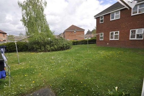 Wallers Close, Dagenham, RM9 - Photo 1