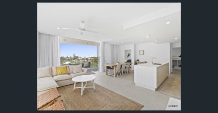 LUXURY FULLY FURNISHED THREE BEDROOM TOP FLOOR APARTMENT - THE DEL RAY - Photo 3