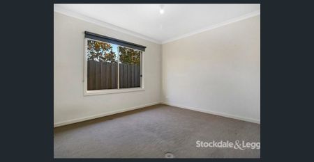 2 BEDROOM HOME CLOSE TO EVERYTHING WITH AIR CON! - Photo 4