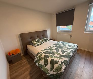 Recent tweeslaapkamer dakappartement met terras! - Photo 4