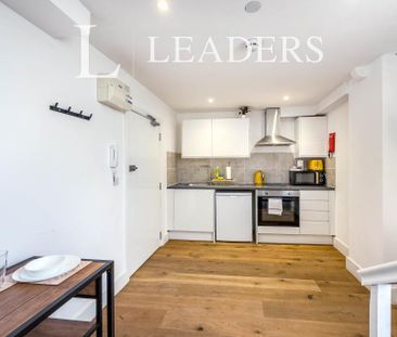 Studio to rent - Photo 2