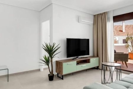 2 bedroom luxury Flat for rent in Nueva Andalucia, Spain - Photo 4