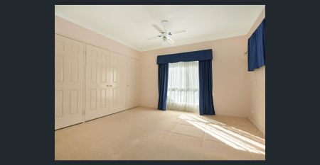 Large Family Home - Photo 4