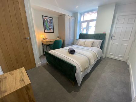 1 bedroom in a house share to rent - Photo 2