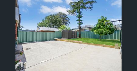 Beautiful Three-Bedroom Home in a quiet neighbourhood - Photo 2