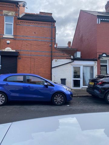 4 bedroom flat to rent - Photo 5