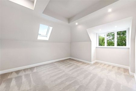 Brand new upper floor, two bedroom apartment with terrace - Photo 4