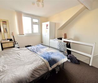 2 bedroom House in Autumn Grove, Leeds - Photo 6