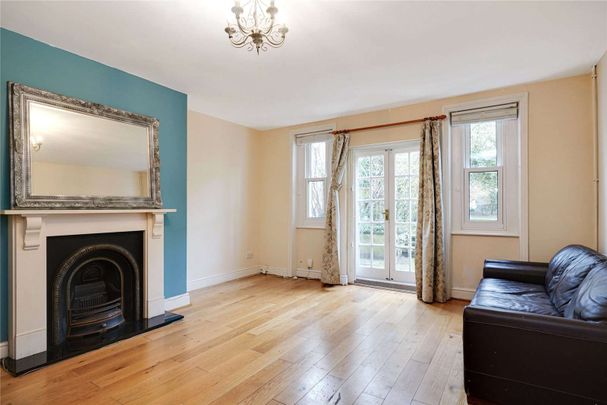 A fabulous two bedroom flat with a large garden located in Central Ealing - Photo 1