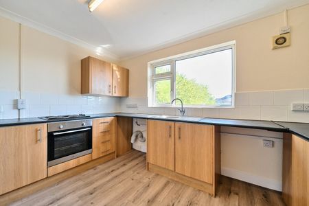 Maisonette to rent - Grays, RM17 - Photo 4