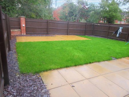 4 bedroom detached house to rent - Photo 3