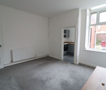 2 Bedroom Mid Terraced House To Rent - Photo 5