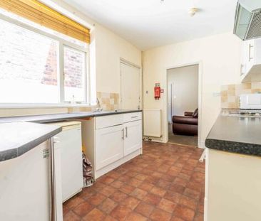 81A Gillygate - Photo 6