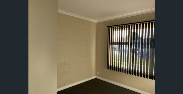 Updated unit, close to town! - Photo 1