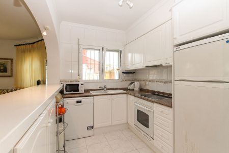 Casa o chalet de alquiler en Carrer Góndola, 9, Les Bassetes - El Marjal - Photo 2