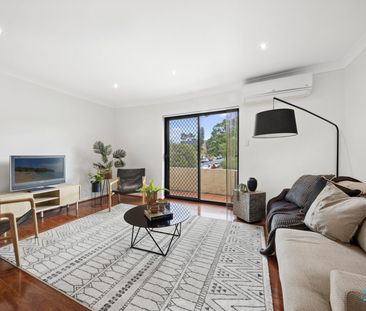 BEAUTIFUL 2 BEDROOM UNIT AND FANTASTIC LOCATION - Photo 3