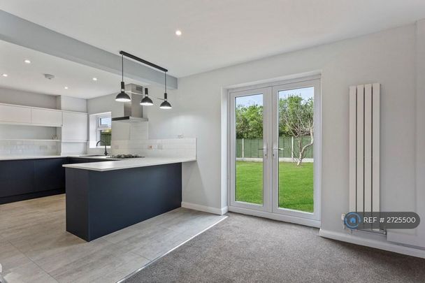 3 bedroom semi-detached house to rent - Photo 1