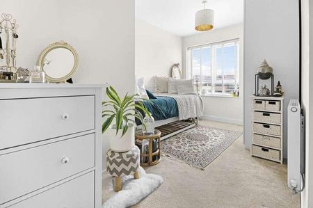 Fleming Place, Bracknell, RG12 - Photo 2