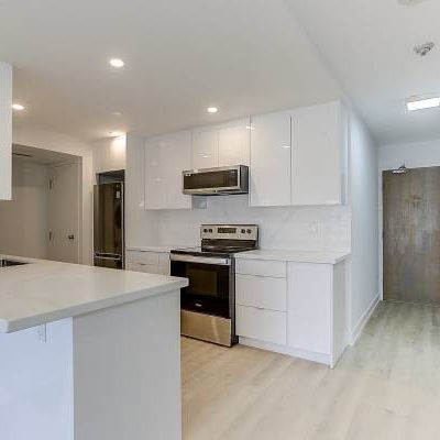 1001 BAY ST. SUITE 1319 - RENOVATED, 1BED+DEN/1BATH, PARKING, LAUNDRY - Photo 4