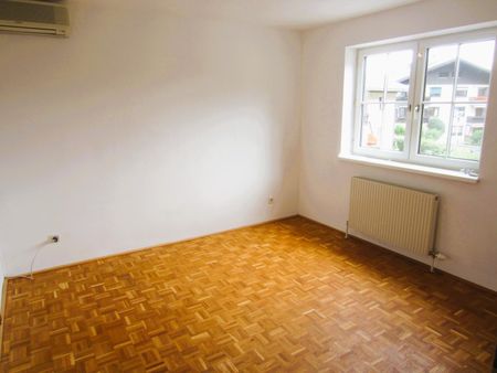 Helle und großzügige 3-Zimmer-Wohnung mit Balkon - Foto 2