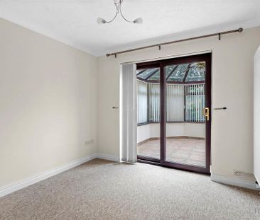 4 bedroom detached house to rent - Photo 2