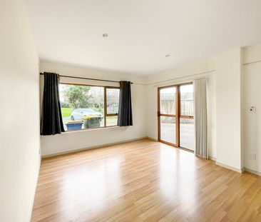 WHENUAPAI - Large 4 Bedrooms House - Photo 2