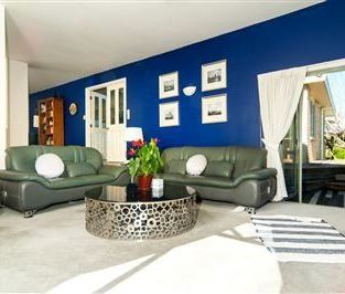 One Level Large Family or Group Home - Photo 3