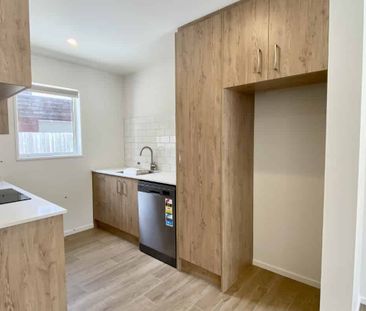 Townhouse with Solar Power - Photo 5