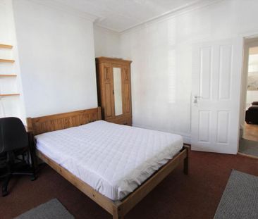 4 bedroom terraced house to rent - Photo 4