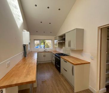 2 bedroom semi-detached house to rent - Photo 3