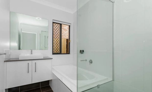“Modern Family Home in Pallara with 4 Bedrooms” - Photo 1