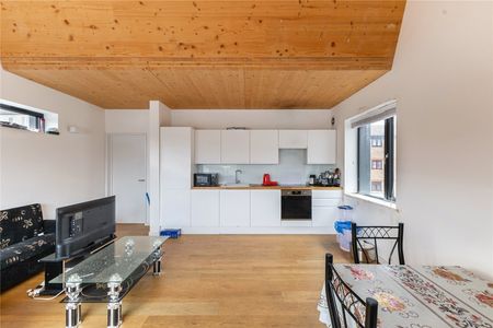 Chobham Road, London, E15 flat to rent - Photo 2