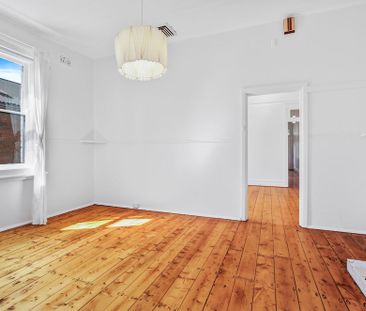 Charming Two-Bedroom Residence in the Heart of St Peters - Photo 6