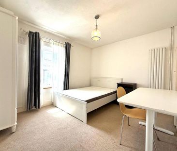 2 bedroom maisonette to rent - Photo 2