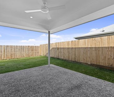 Stunning Four Bedroom Home - Photo 5