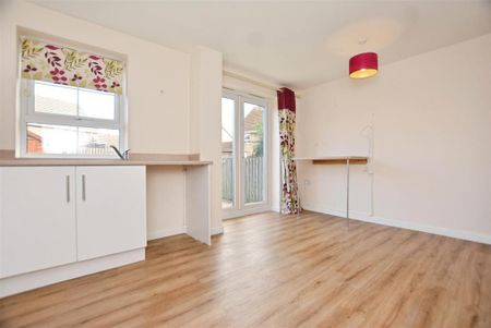 3 bedroom semi-detached house to rent - Photo 2