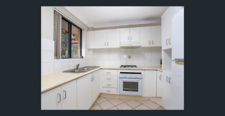 Spacious Top-Floor 2 Bedroom Unit with Lock-Up Garage & Balcony - Photo 2