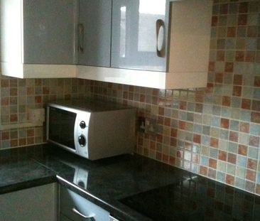 Studio Flat, Harling Court, SW11 - Photo 6